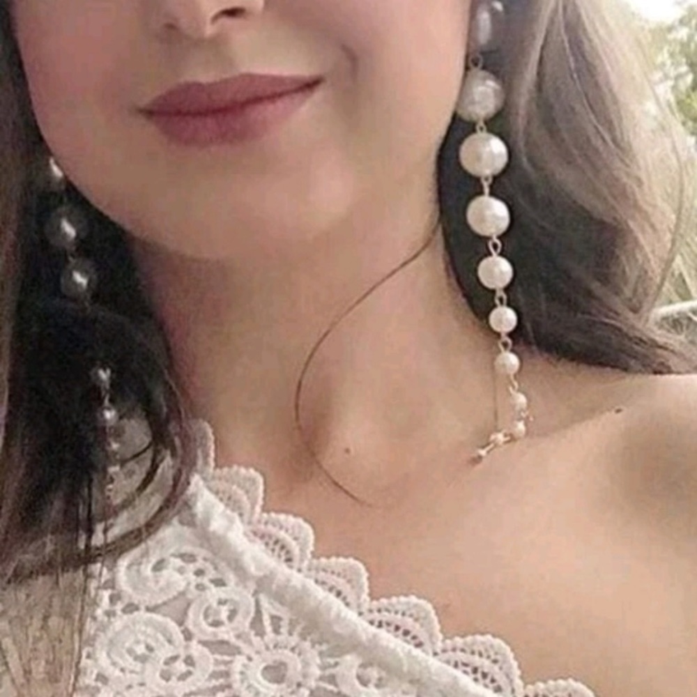 Faux pearls statement drop earrings - Picture 8 of 9